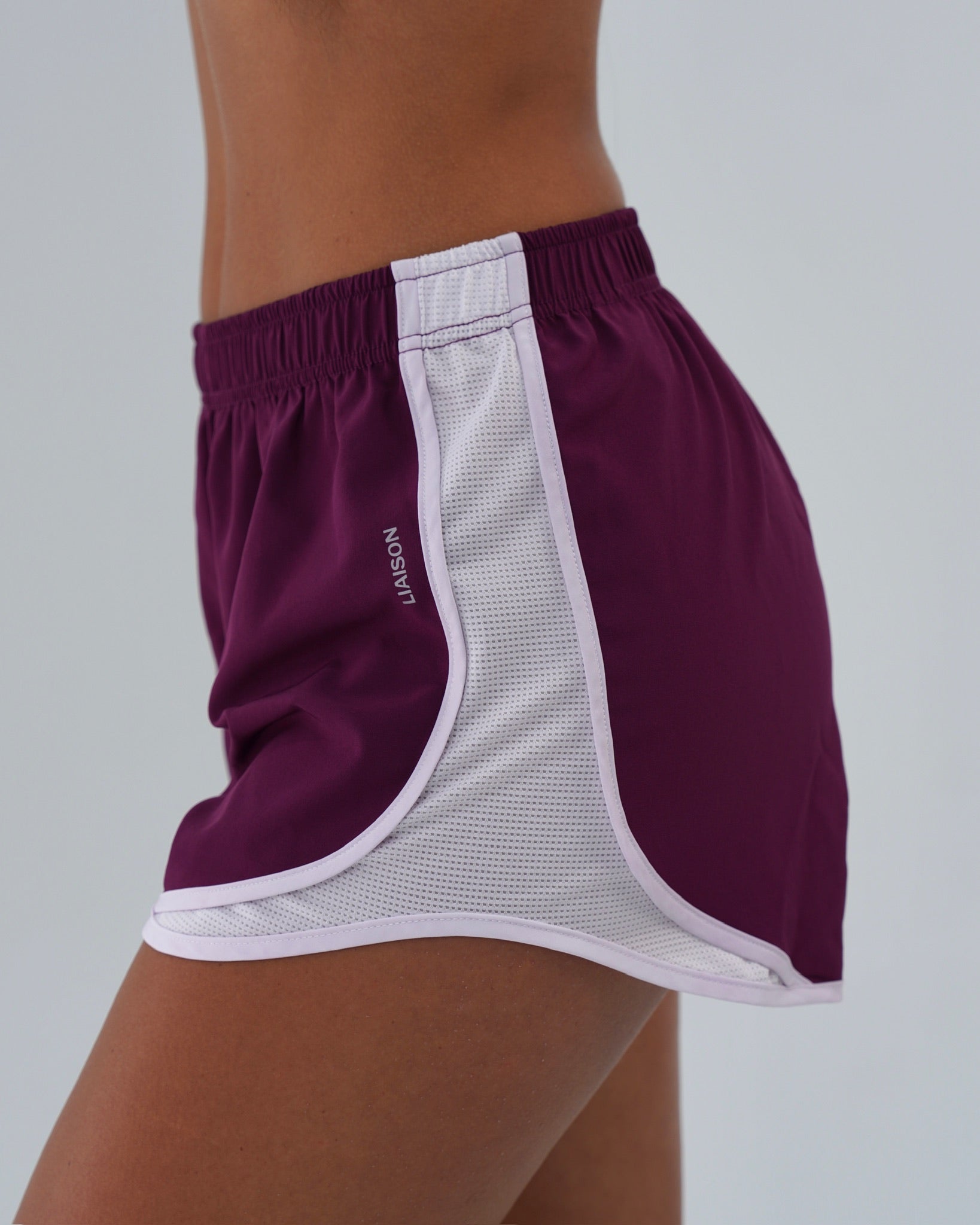 Shorty Running Short - Berry & White