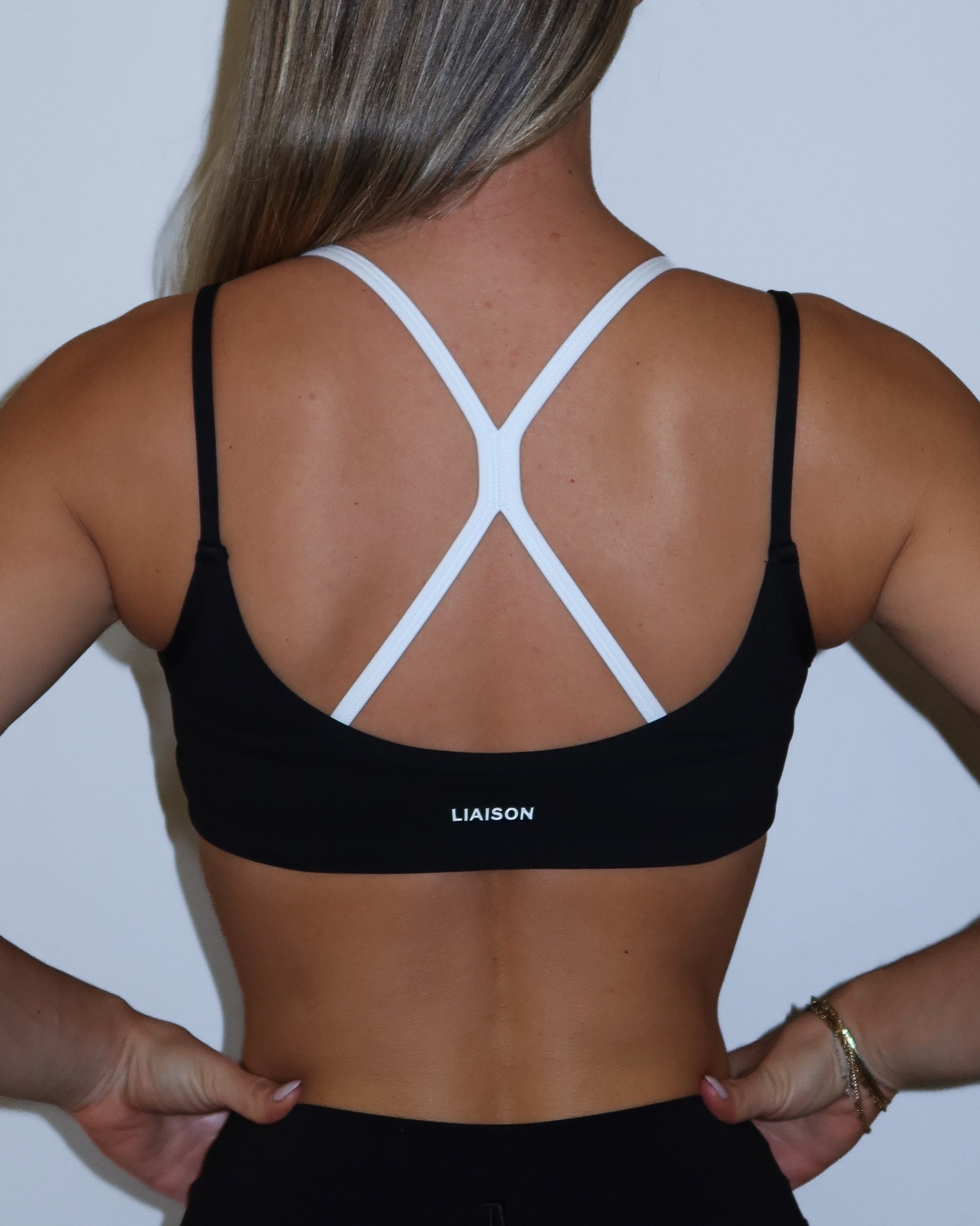 Double Layer Sporty Scoop Bra - Black & White