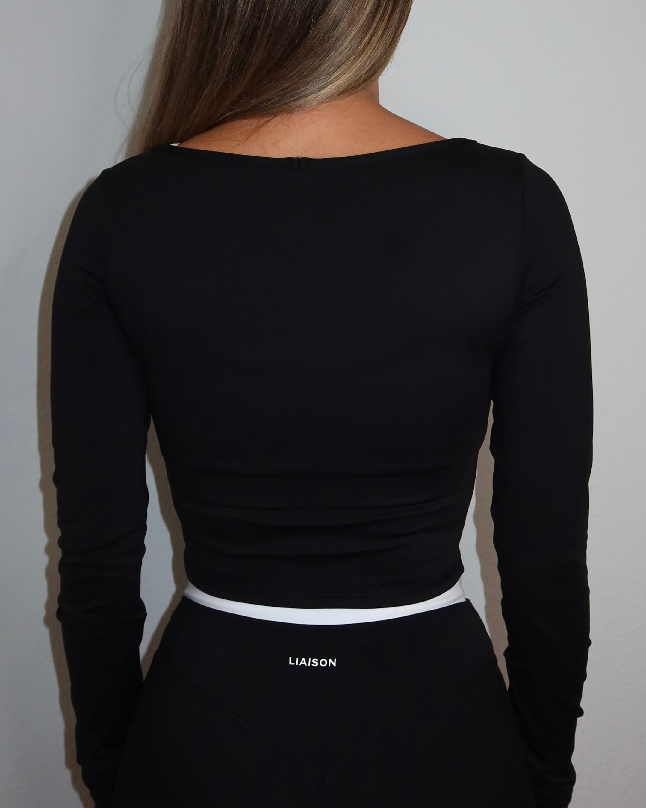 Aura Long Sleeve - Black (active material)