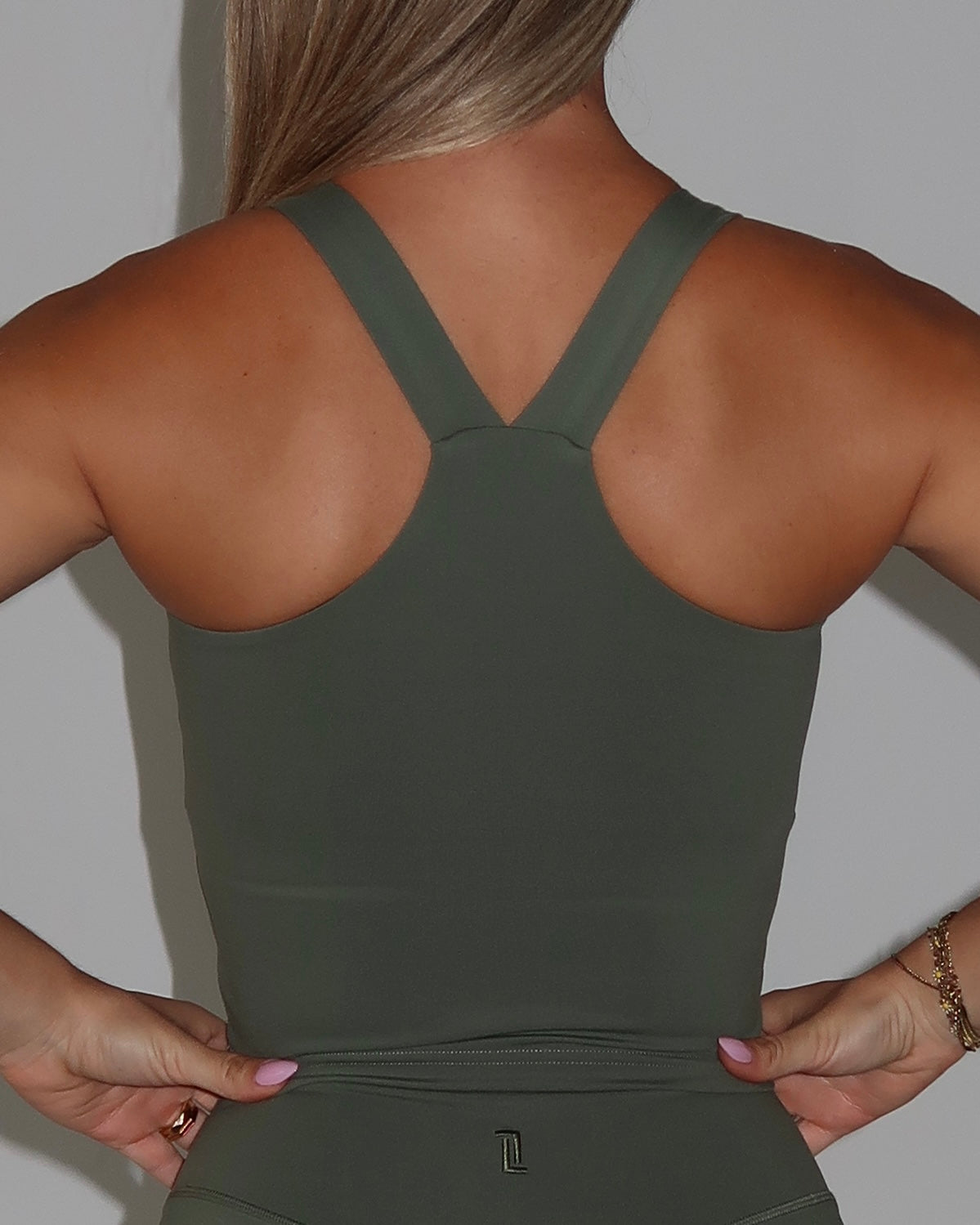 Contour Crop - Palm