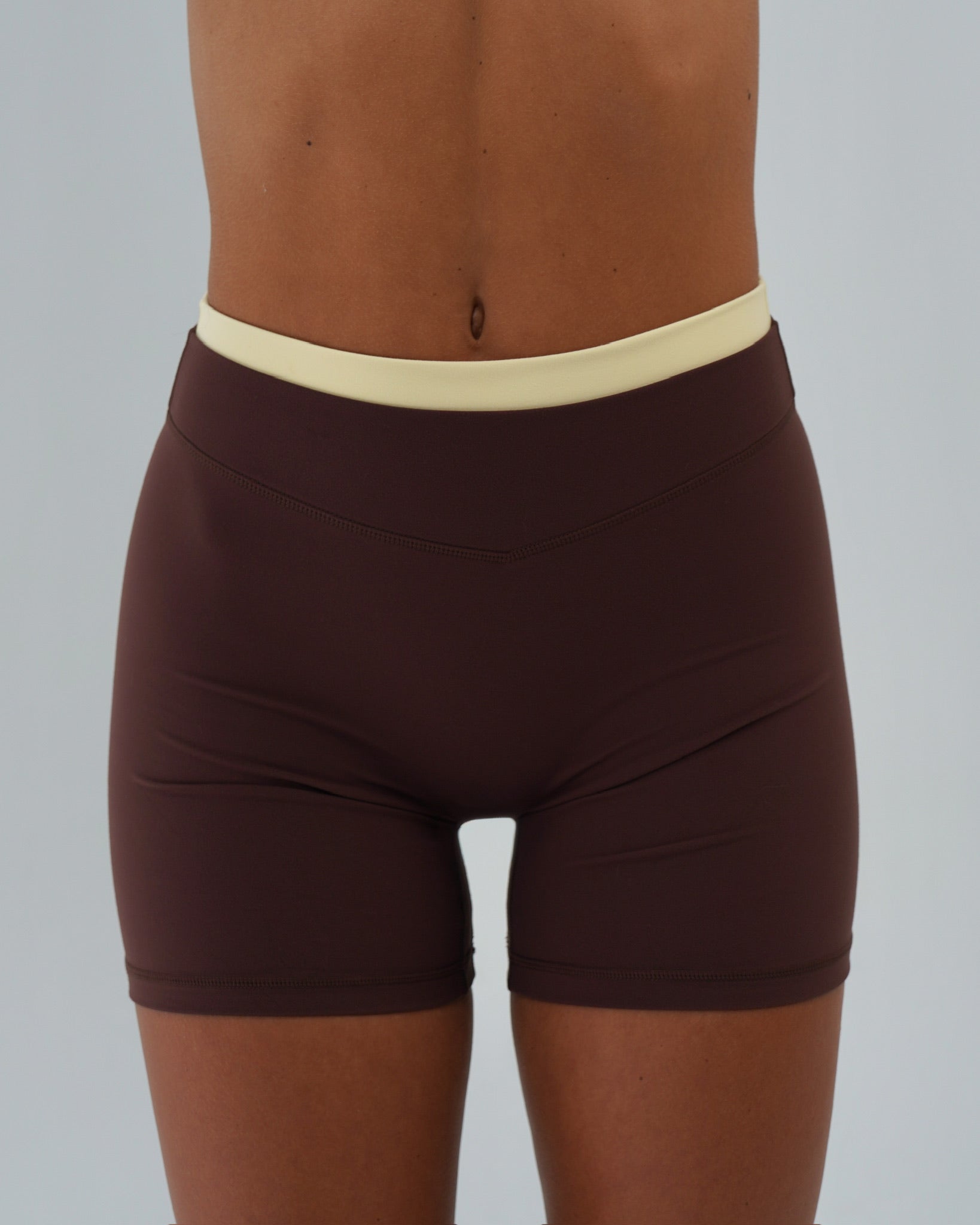 Layered Sculpt Short V2 - Mocha Brown & Daylight