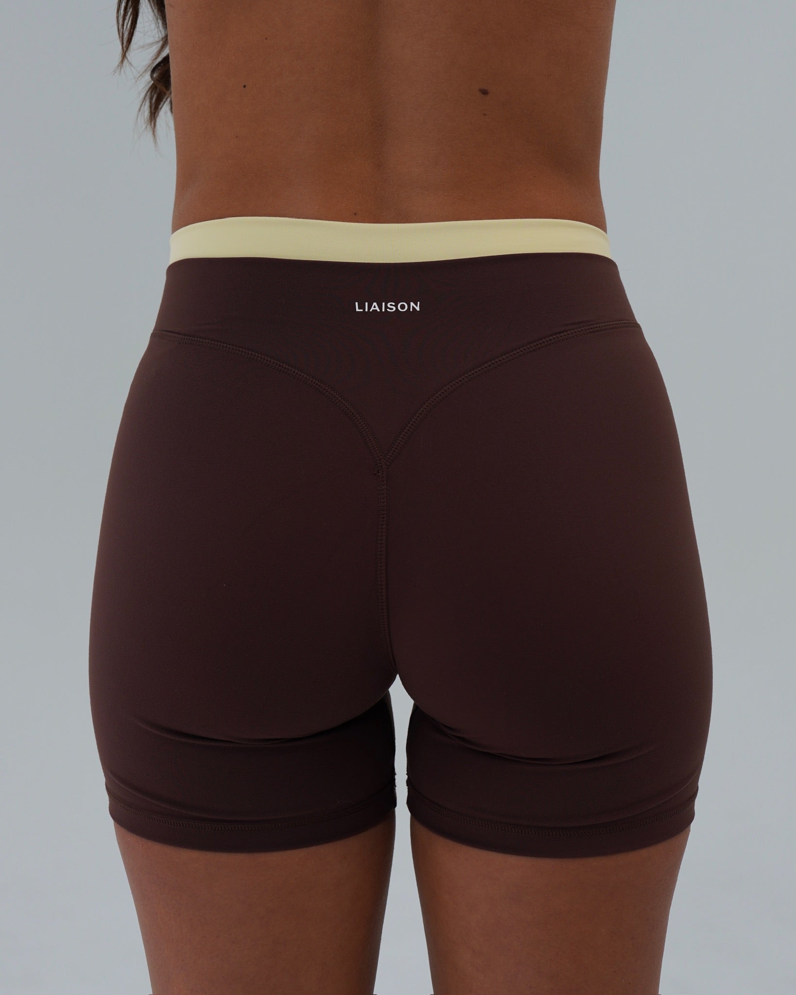 Layered Sculpt Short V2 - Mocha Brown & Daylight