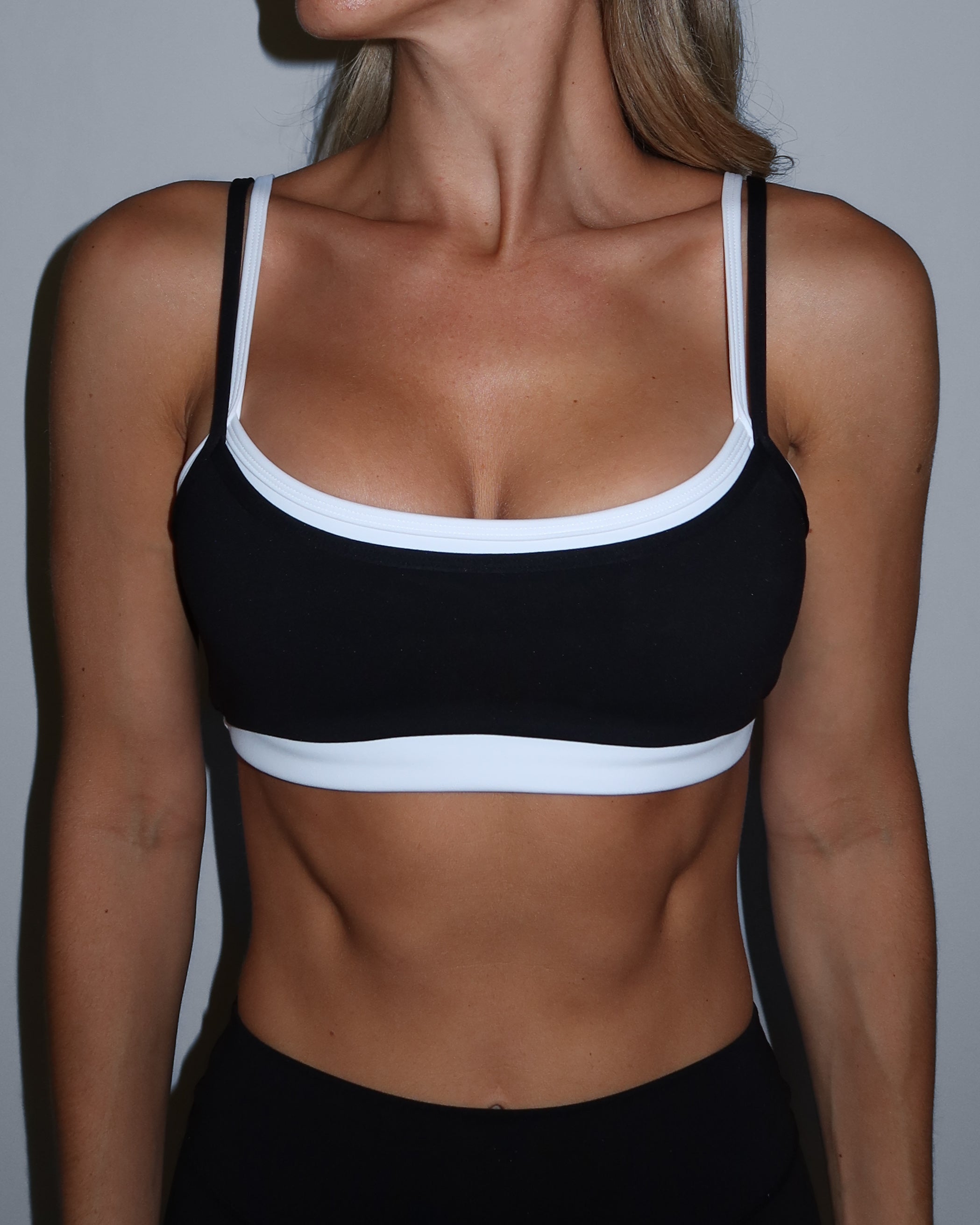 Double Layer Sporty Scoop Bra - Black & White