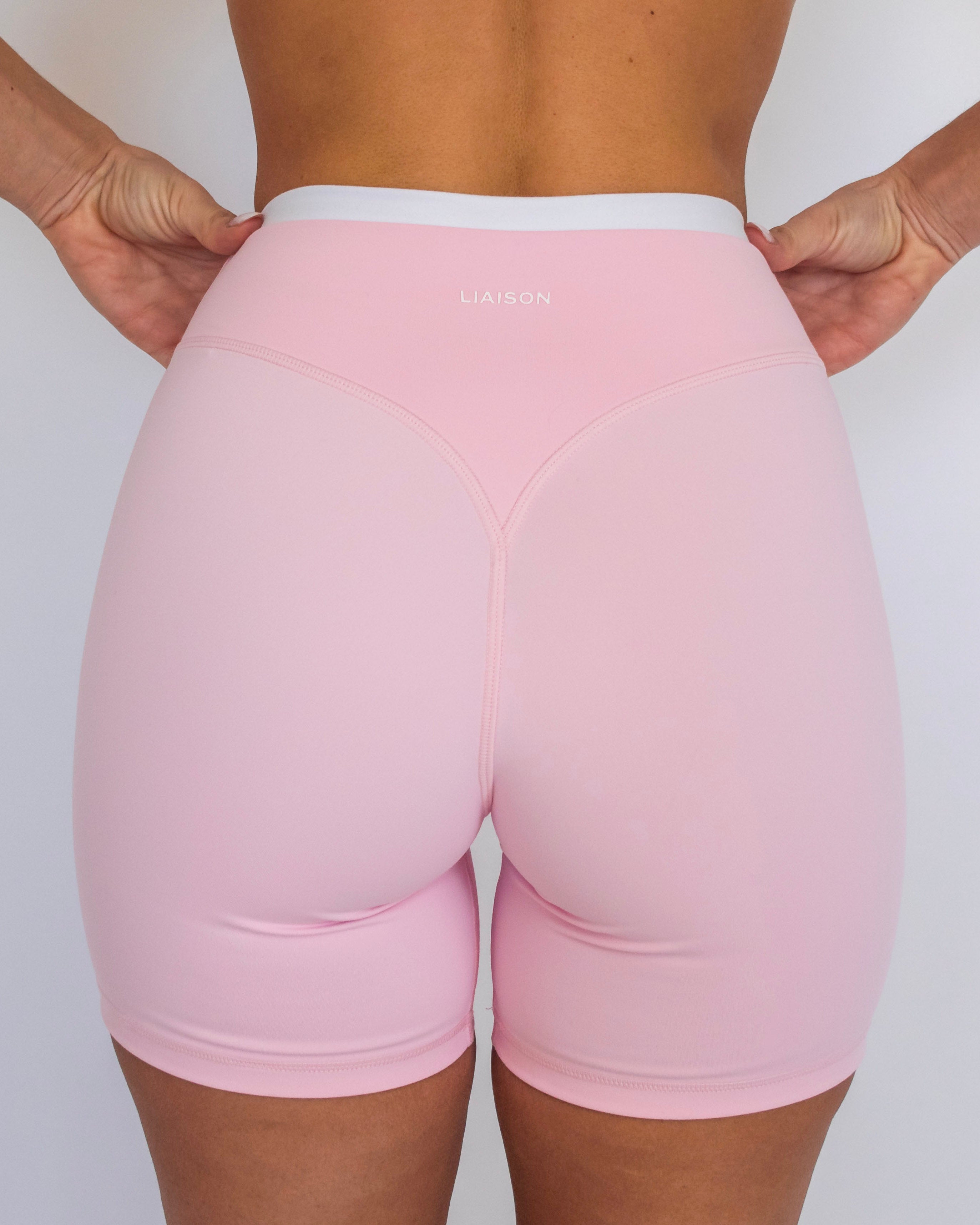 Layered Sculpt Short - Soft Pink & White