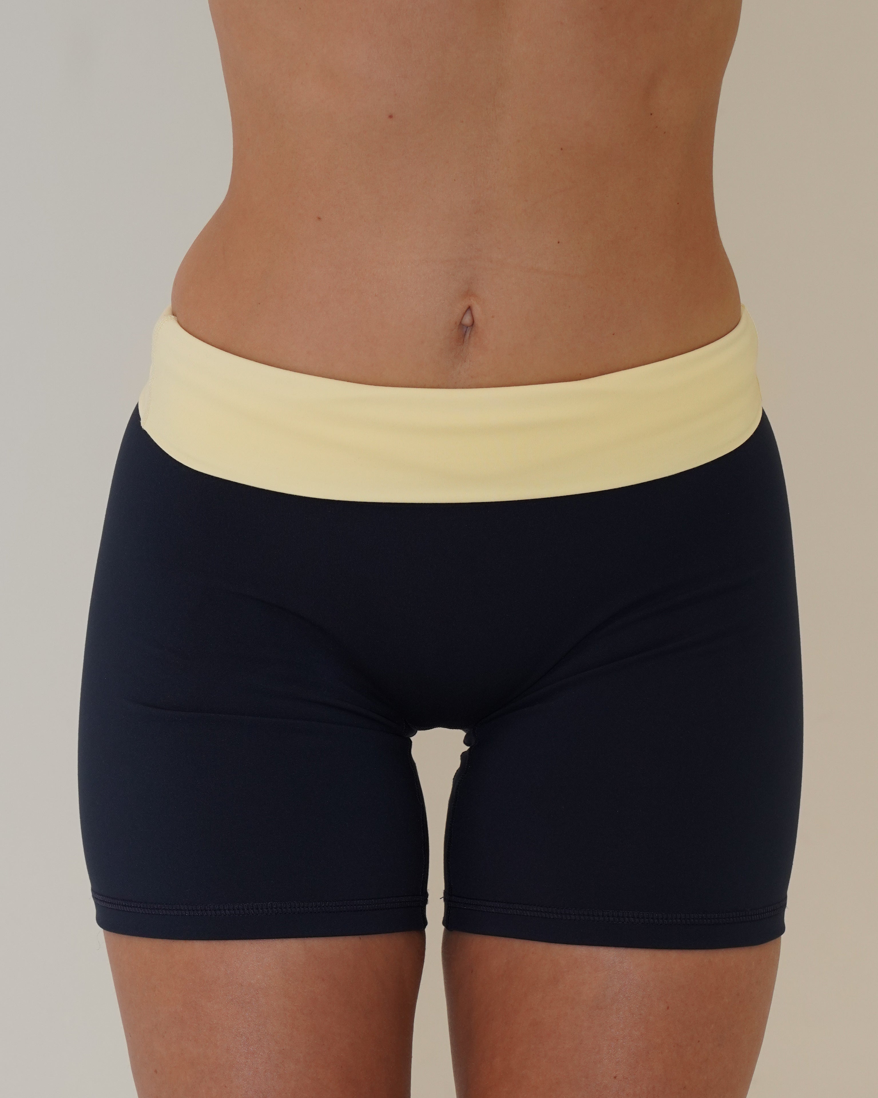 Layered Sculpt Short - Cypress & Daylight