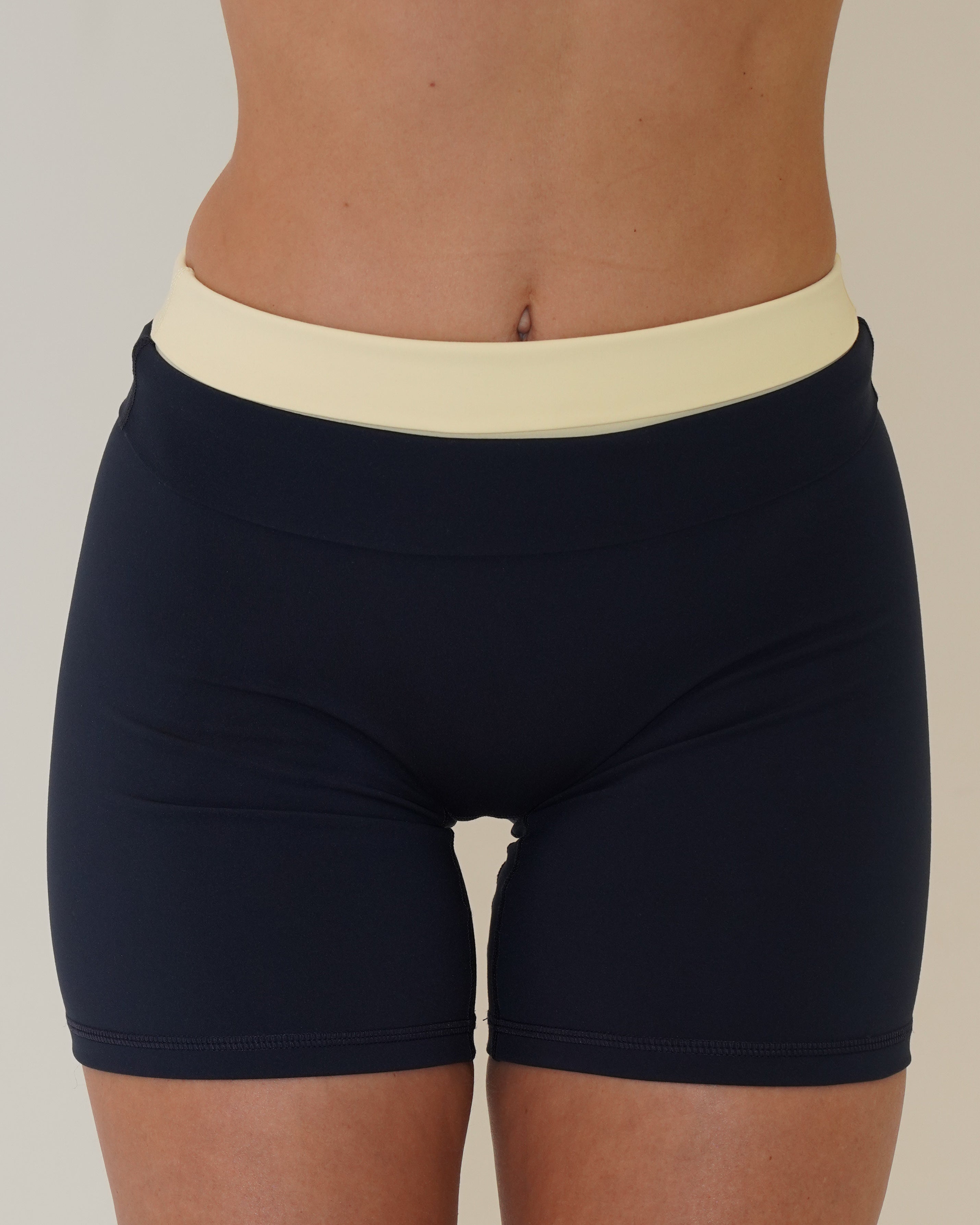 Layered Sculpt Short - Cypress & Daylight