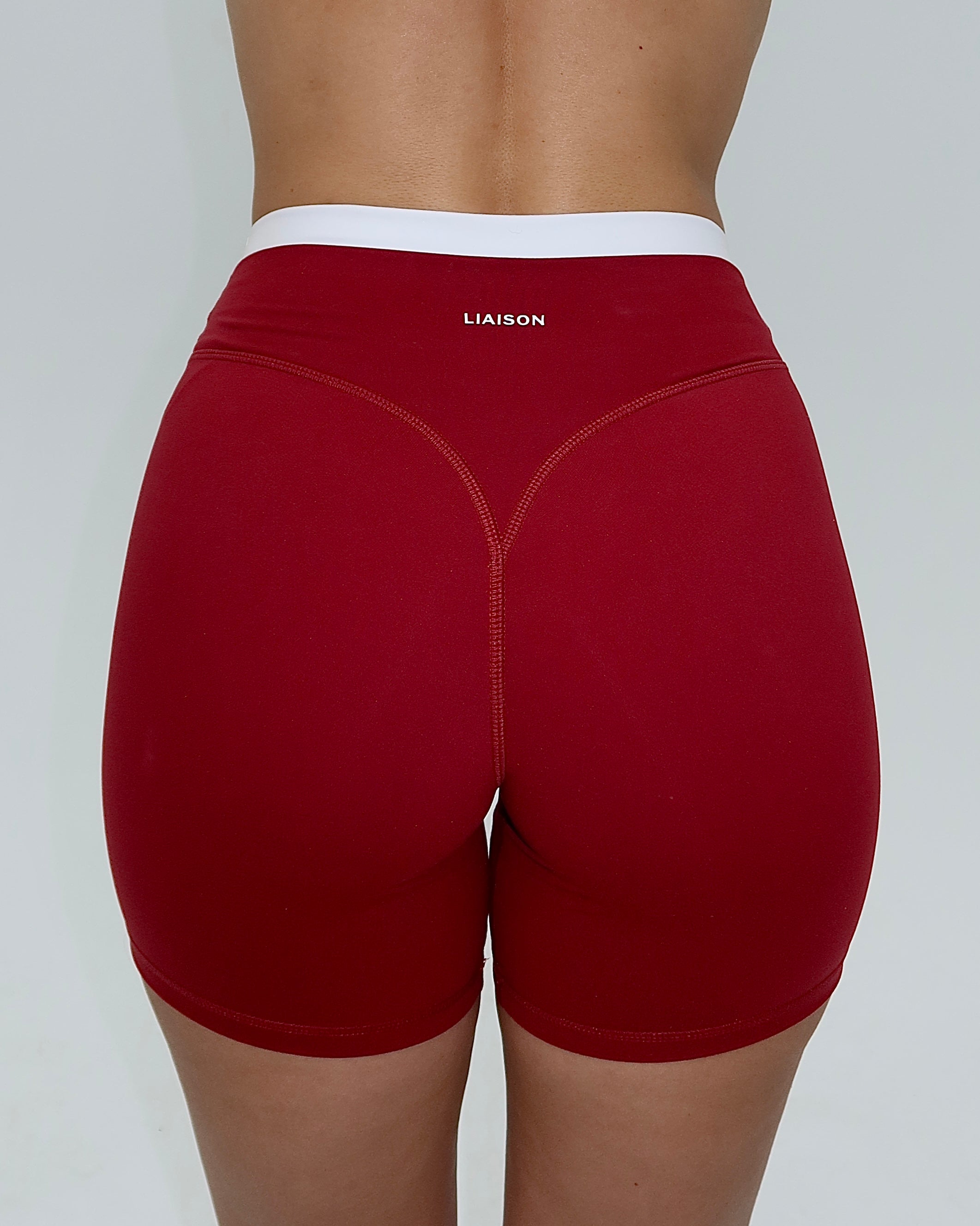 Layered Sculpt Short - Kiss & White