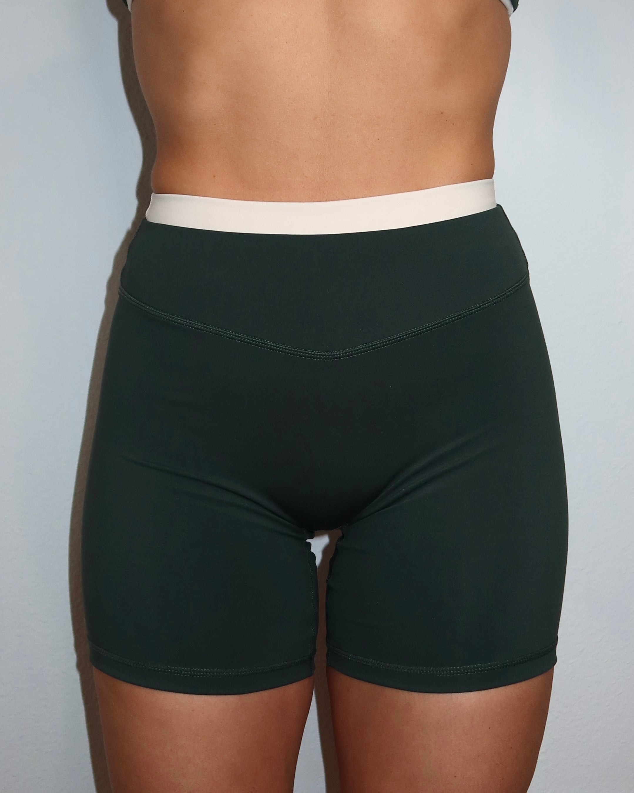 Layered Sculpt Short - Pine & Sand