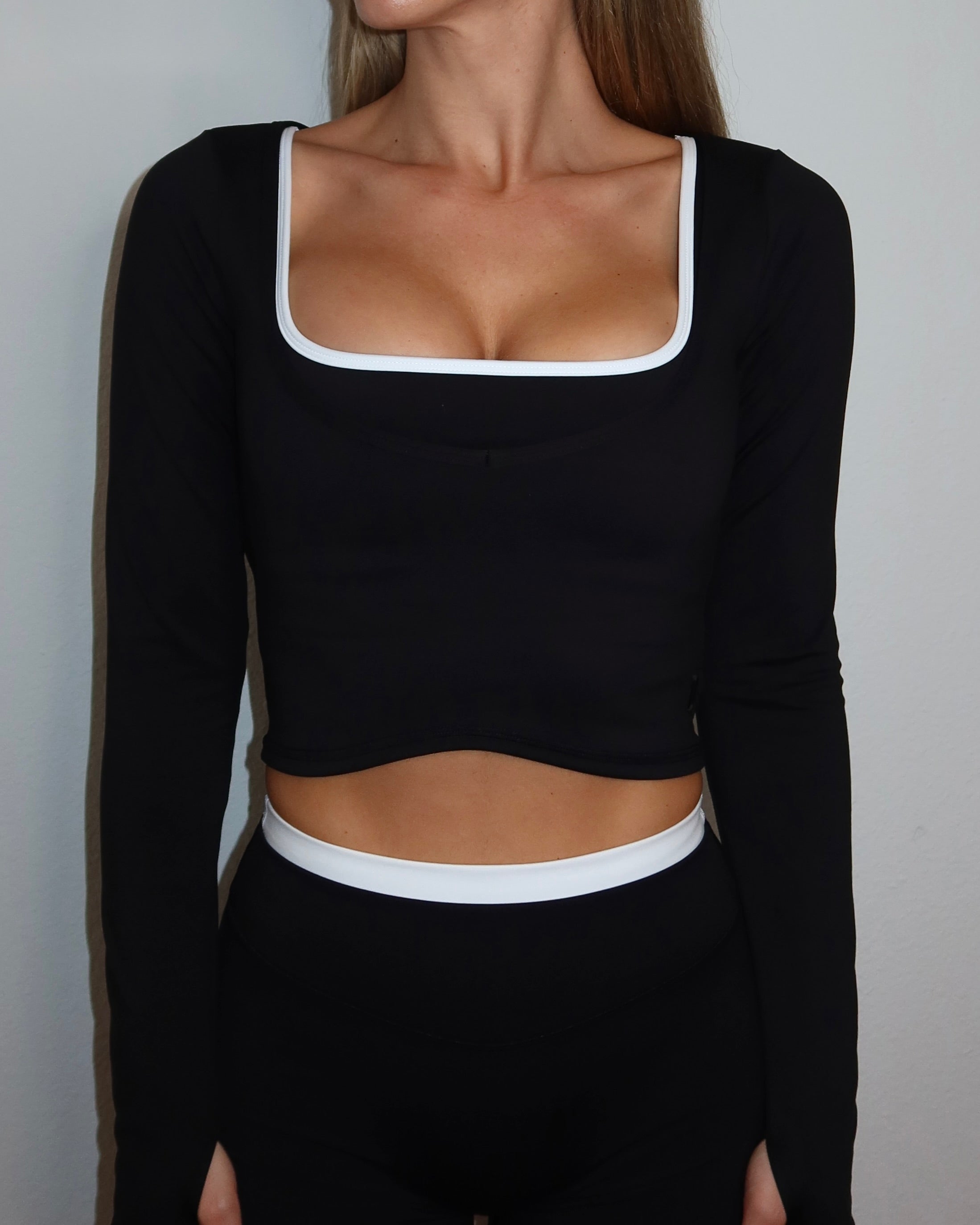 アマテラス　AURA FIT V-LINE Padded Longsleeve Aura Long Sleeve - Black (active material)