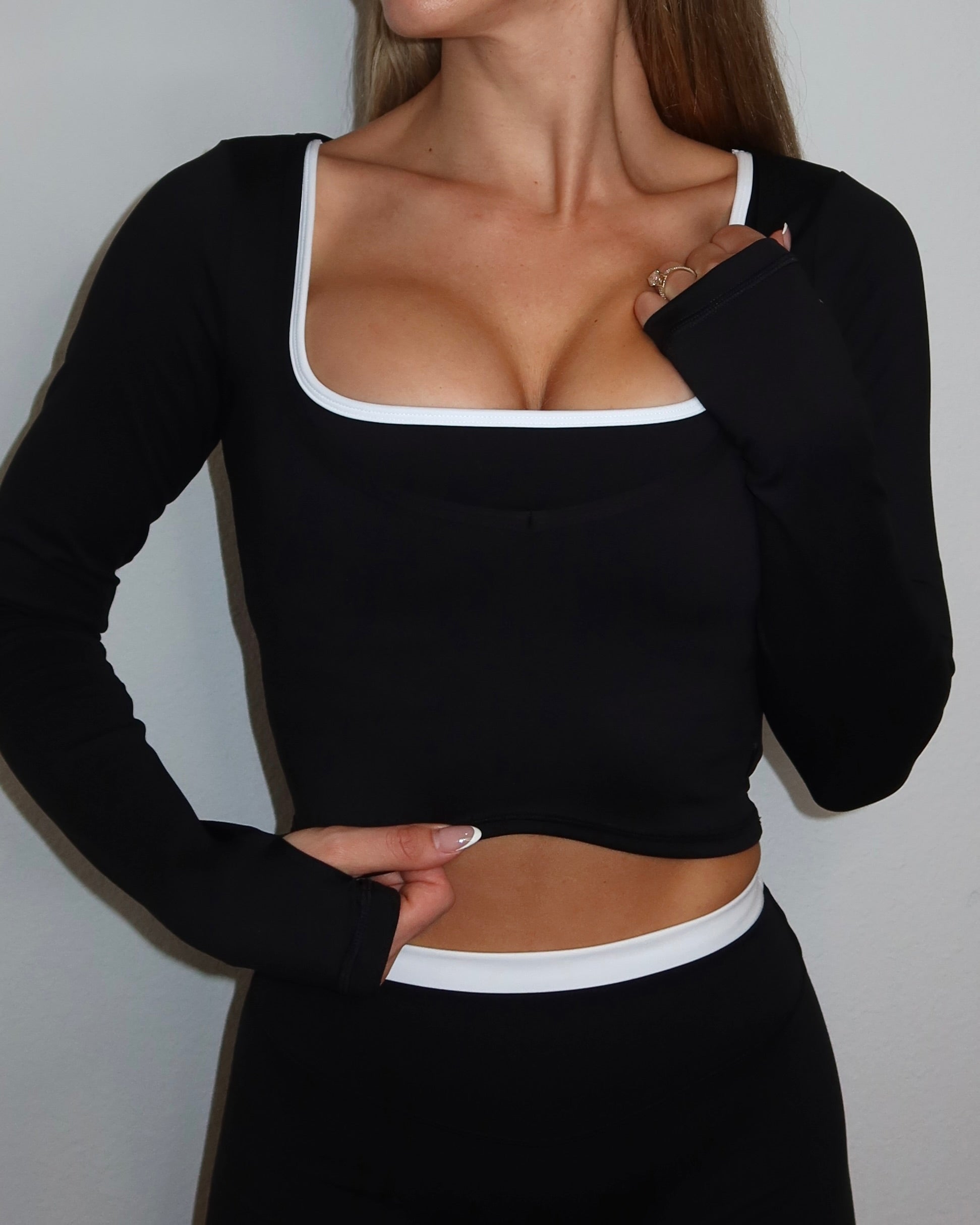 Aura Long Sleeve - Black (active material)