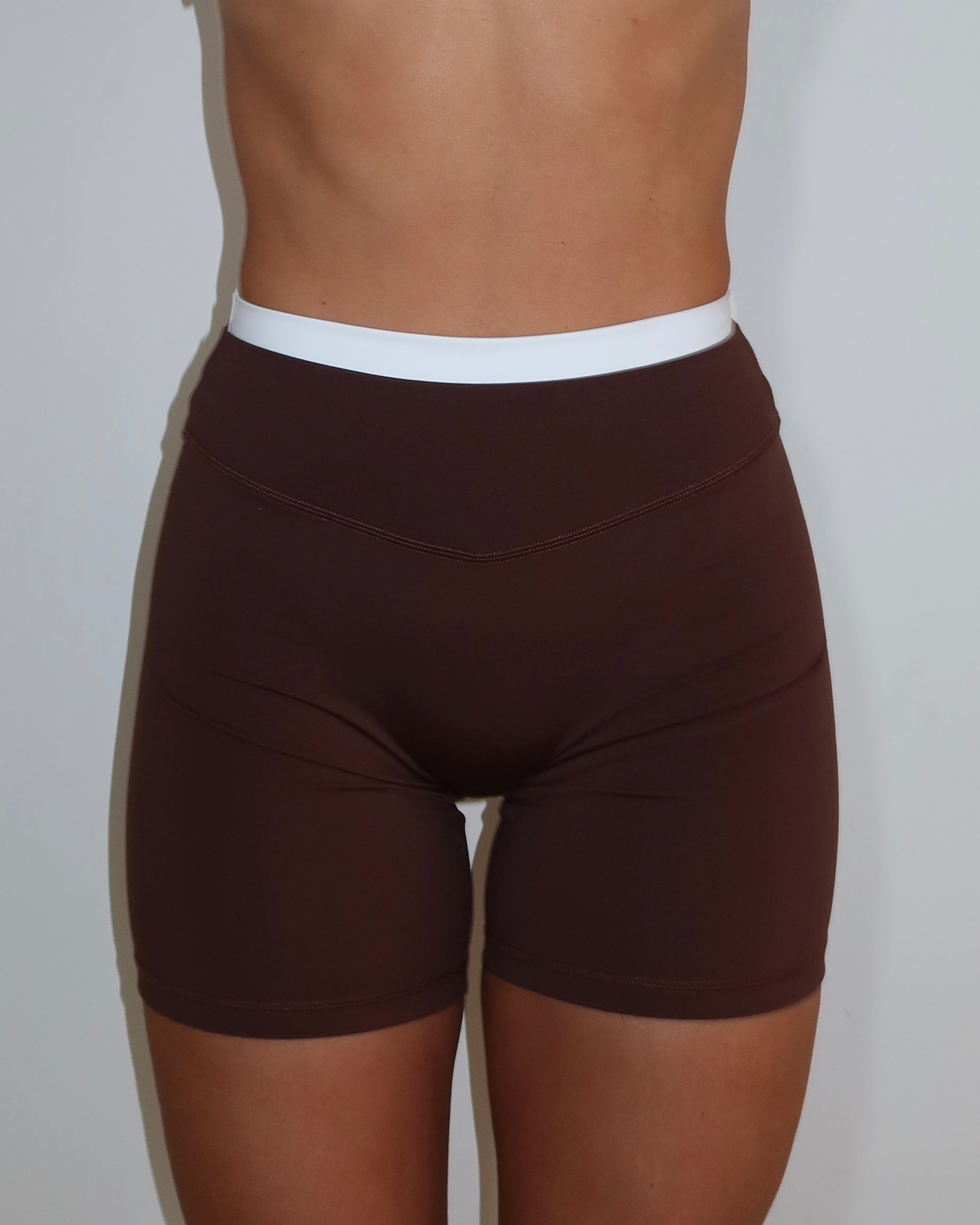 Layered Sculpt Short - Mocha & White