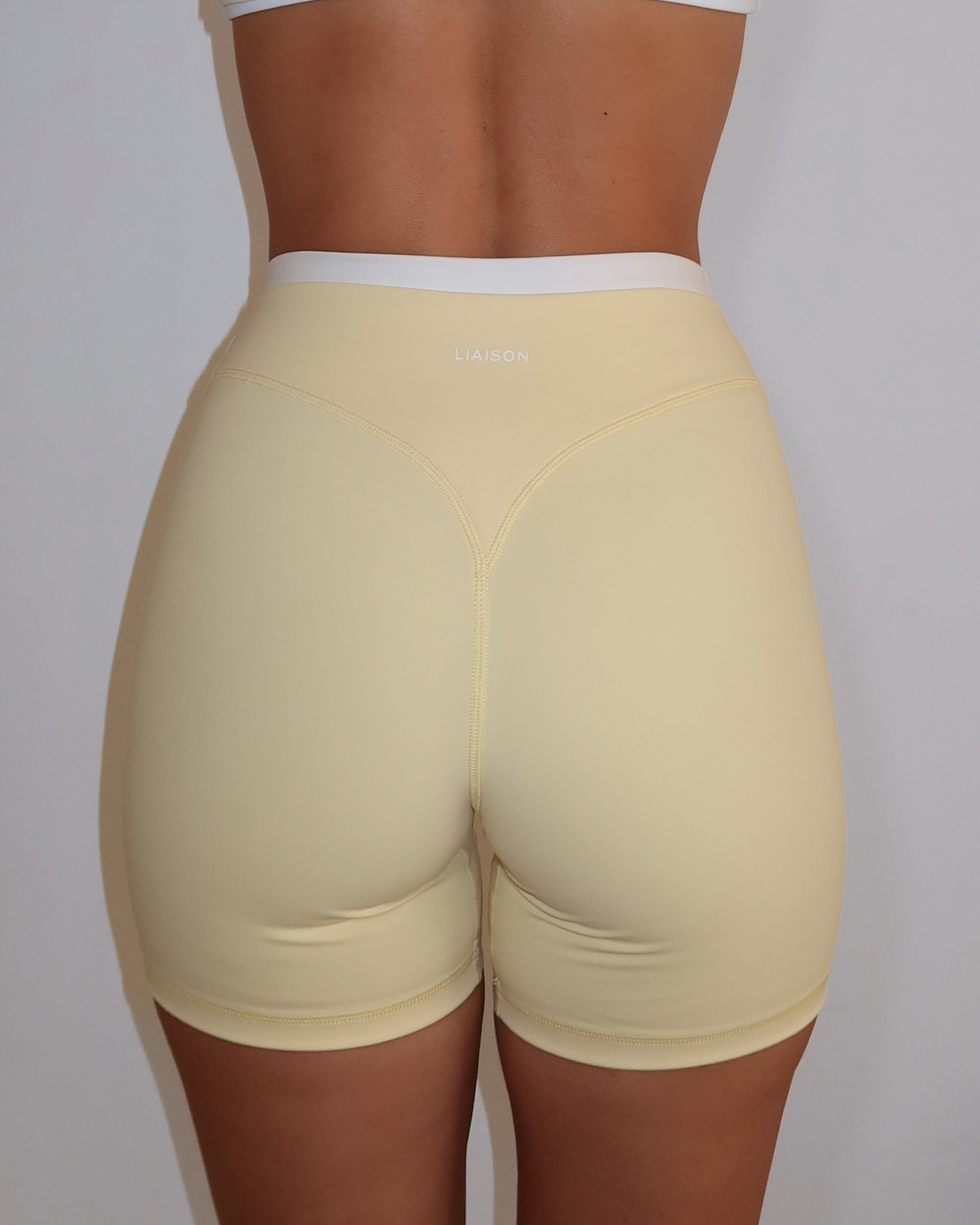 Layered Sculpt Short - Daylight & White